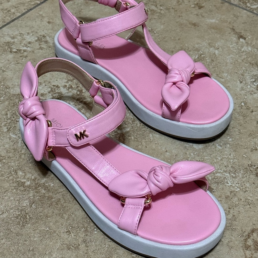 EUC Michael Kors Leather Light Pink Bow Sandals
